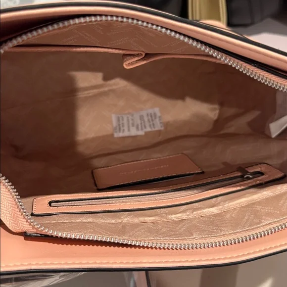 French Connection
Olympia Bucket Shoulder Bag Mellow Peach Color - Picture 5 of 7